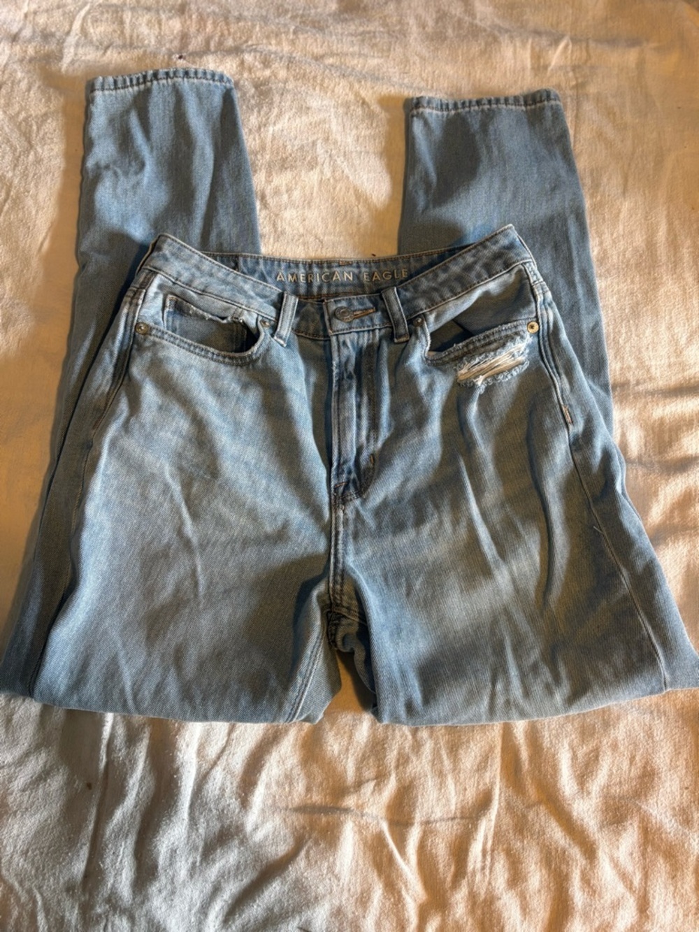 American Eagle Womens Distressed Mom Jeans Size 4 Regular Medium wash